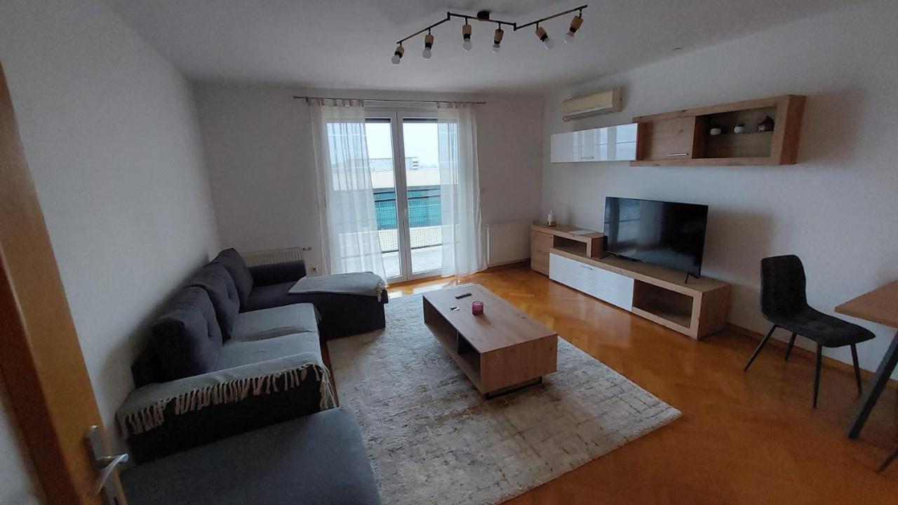 Med Man Apartmani سلافونسكي برود المظهر الخارجي الصورة